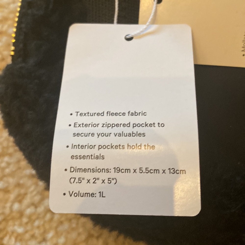 Lululemon Belt Bag black fleece nwt - Picture 7 of 9